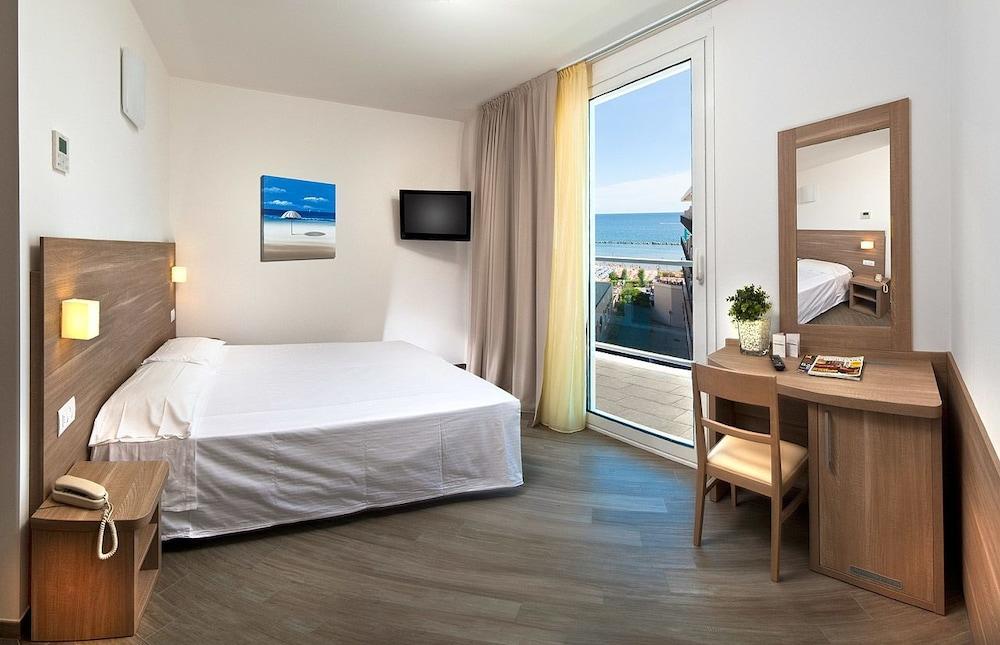 Hotel Atlantic & Spa Gabicce Mare Buitenkant foto