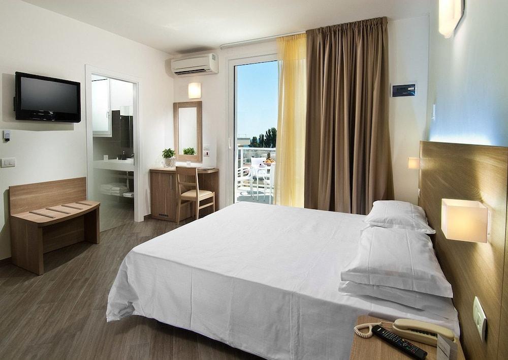 Hotel Atlantic & Spa Gabicce Mare Buitenkant foto