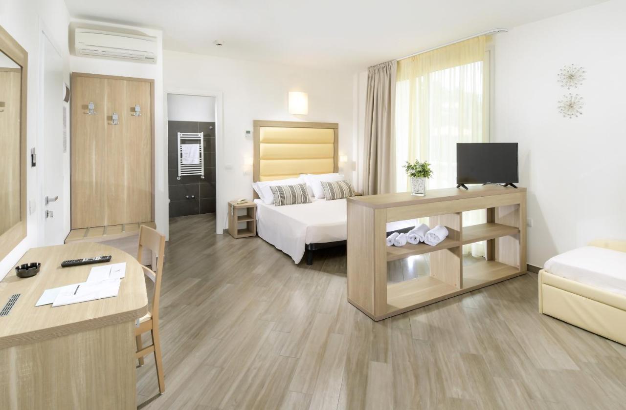 Hotel Atlantic & Spa Gabicce Mare Buitenkant foto