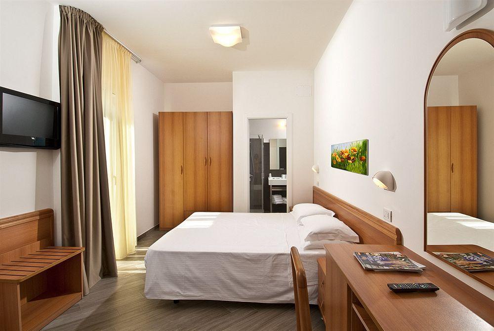 Hotel Atlantic & Spa Gabicce Mare Buitenkant foto