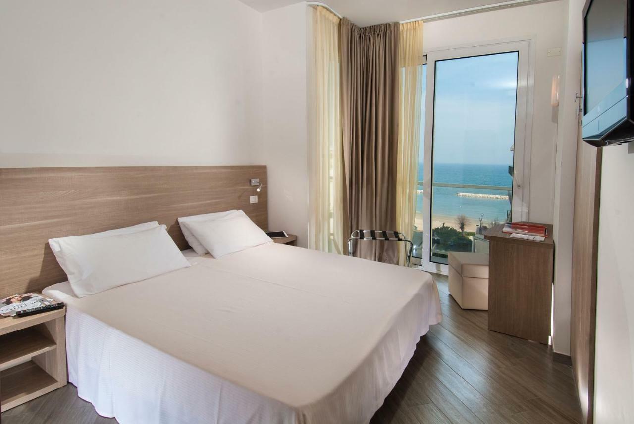 Hotel Atlantic & Spa Gabicce Mare Buitenkant foto