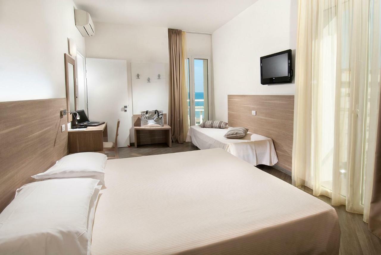 Hotel Atlantic & Spa Gabicce Mare Buitenkant foto