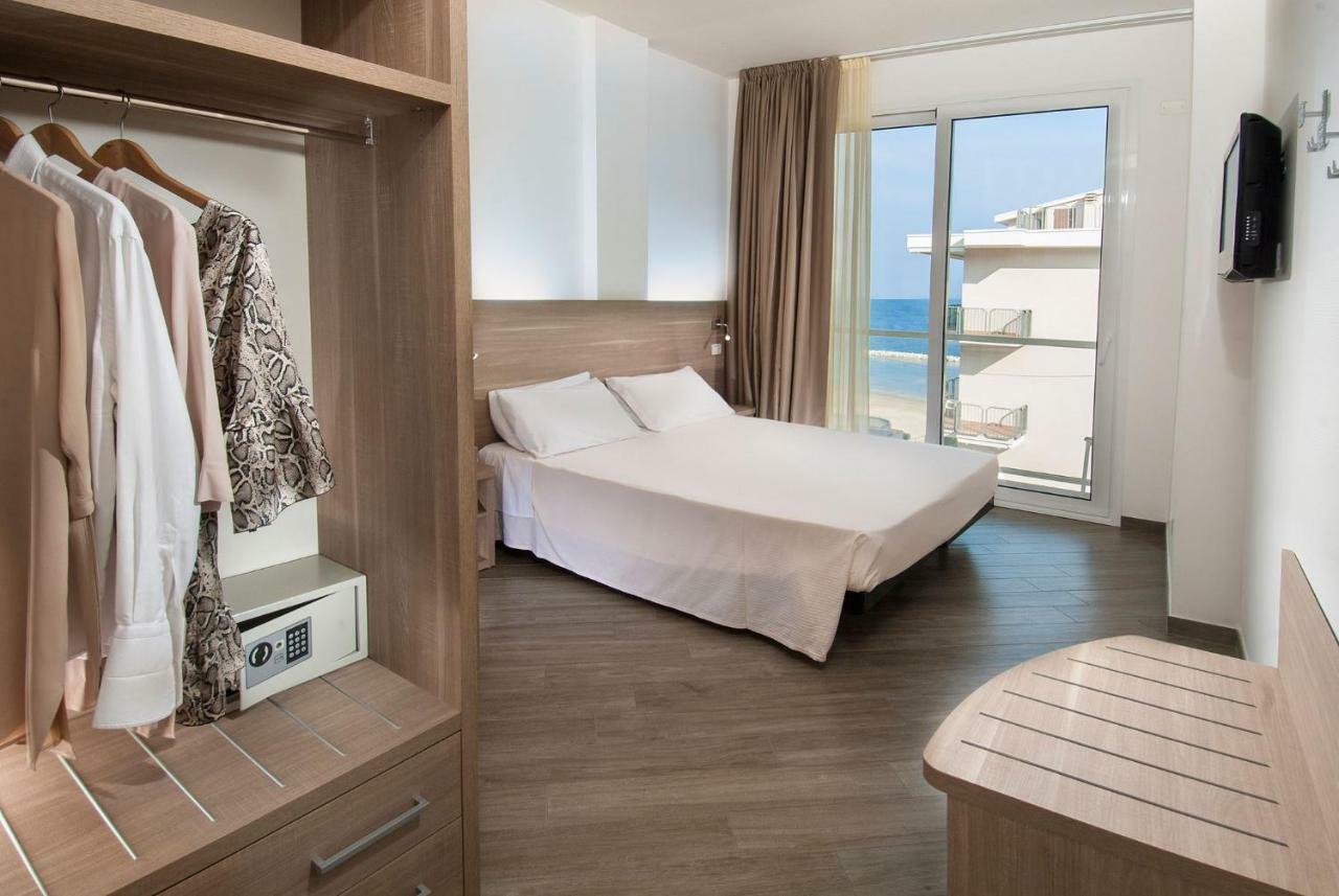 Hotel Atlantic & Spa Gabicce Mare Buitenkant foto